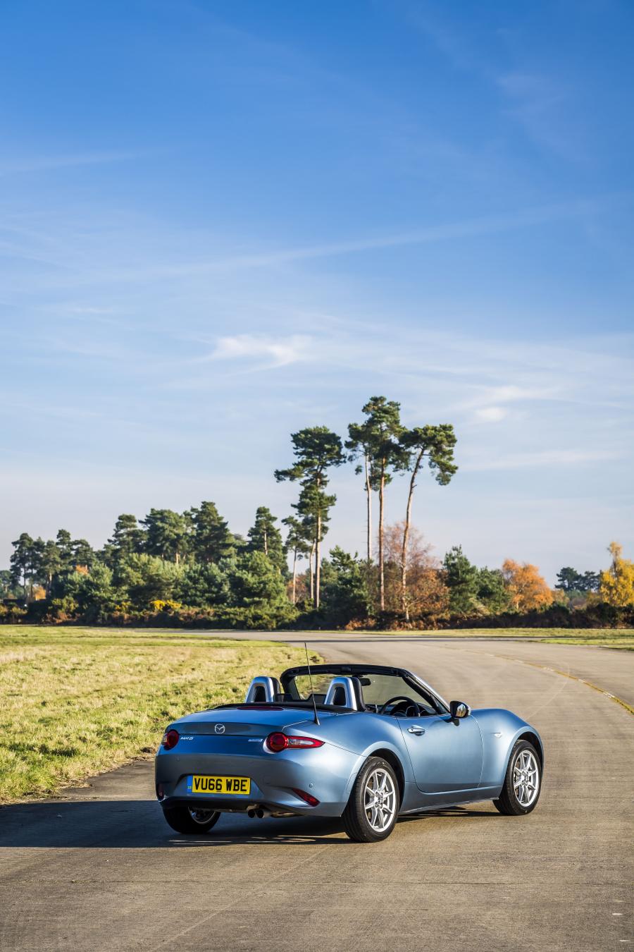  Mazda MX-5 Arctic 2017 года  (UK) (фото 38 из 53)